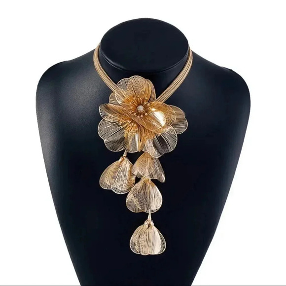 Zara Kate Middleton Famous Cascading Floral Necklace - Picture 1 of 16